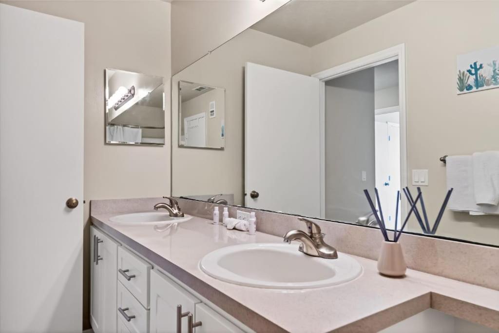 Designed 2Br With Balcony Pool And Gym Bradenton Exterior foto